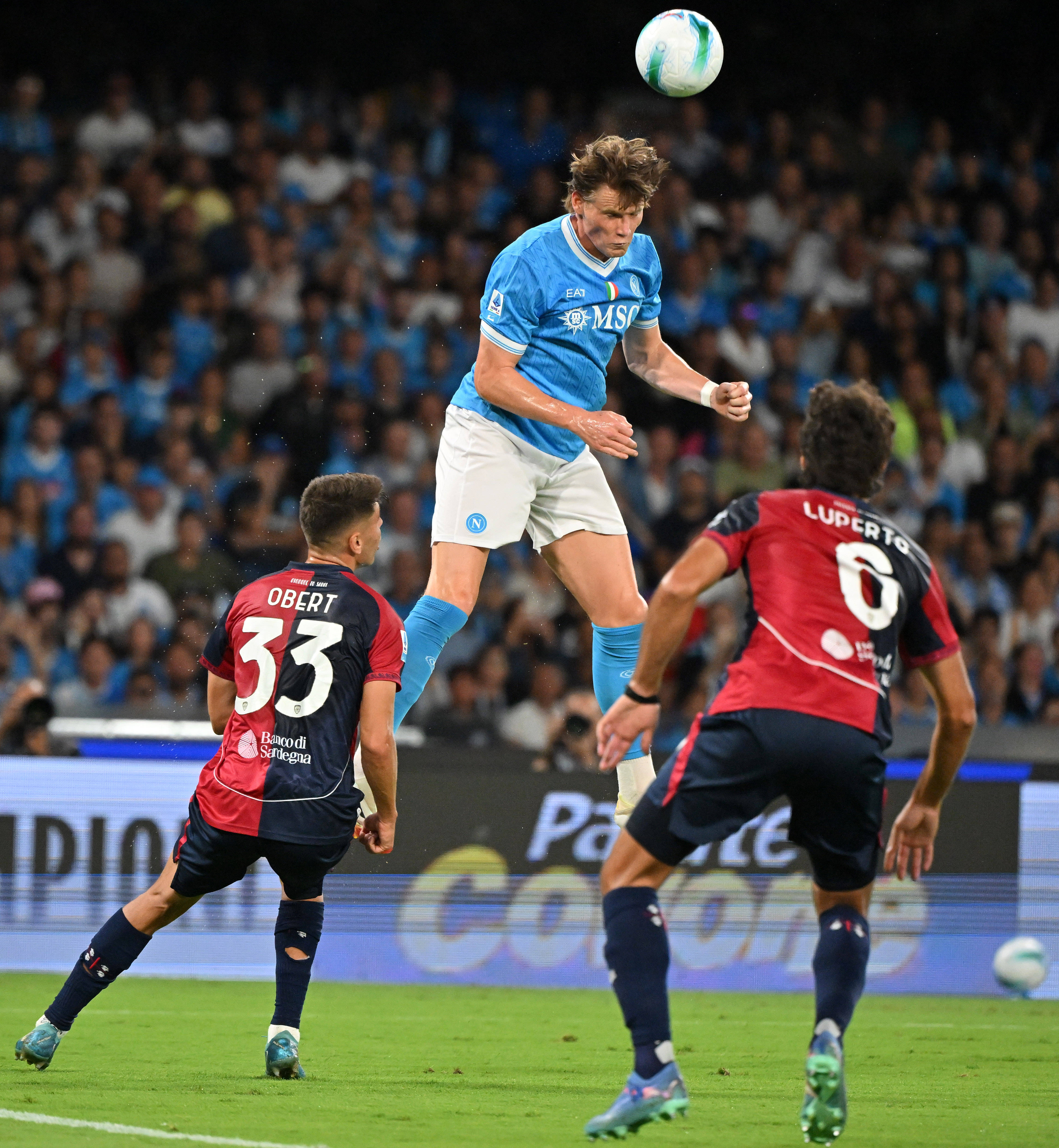 包含那不勒斯大胜萨索洛，意甲排名持续攀升的词条